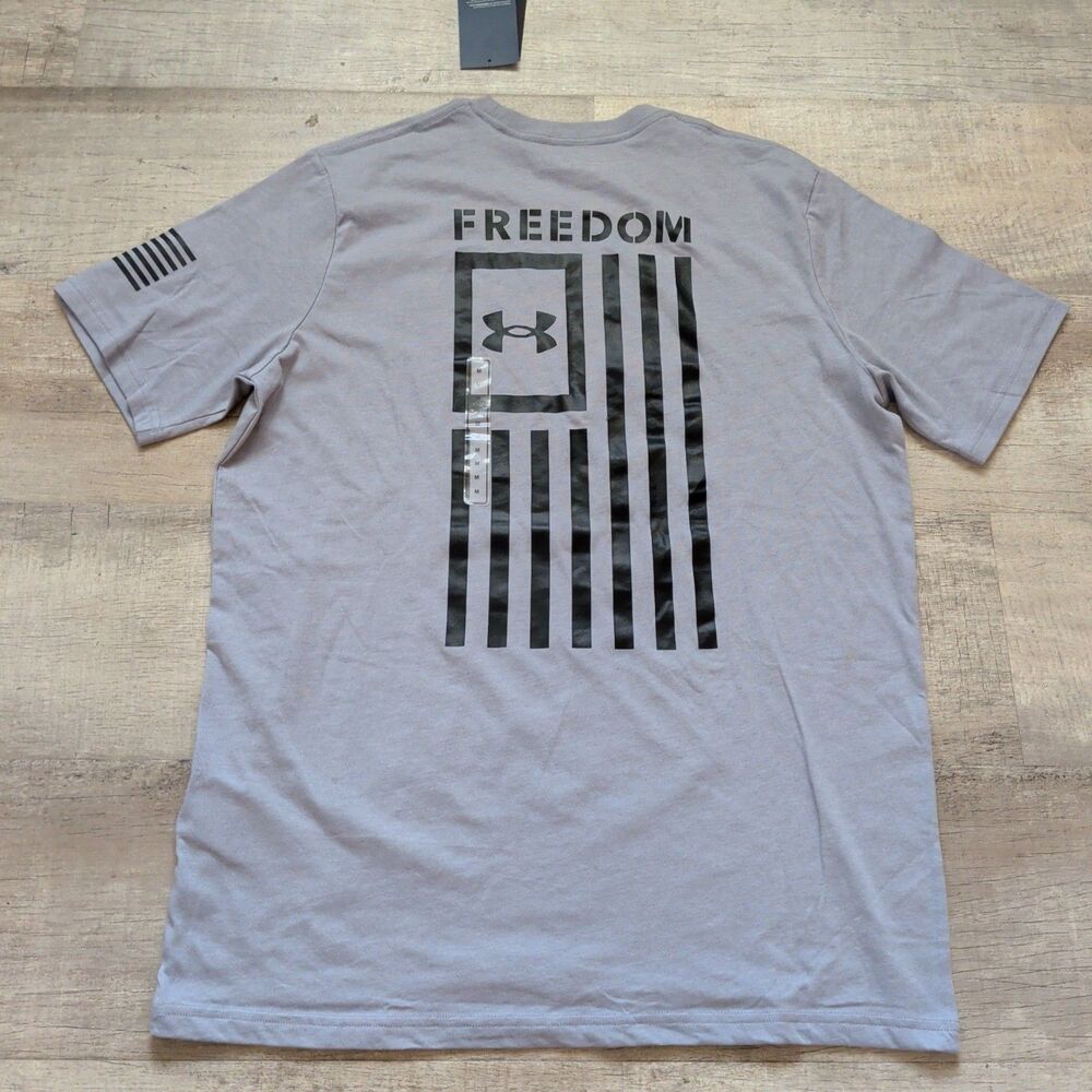 New Under Armour Men's T-Shirt Athletic UA Freedom Flag Short Sleeve Tee Grey M